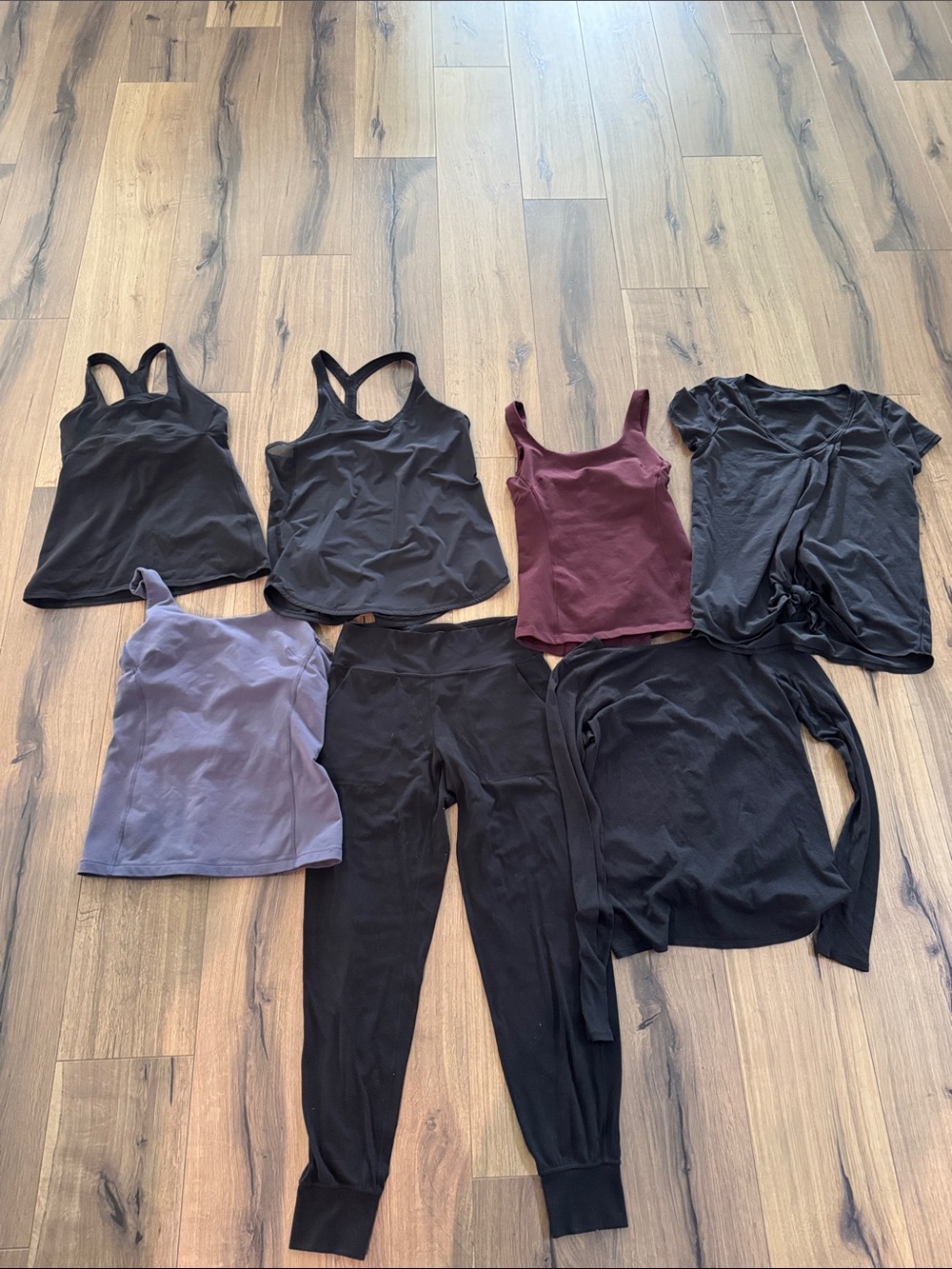 BUNDLE LULULEMON Mixed Tank & Tee & pant Mixed sizes either 6 or8